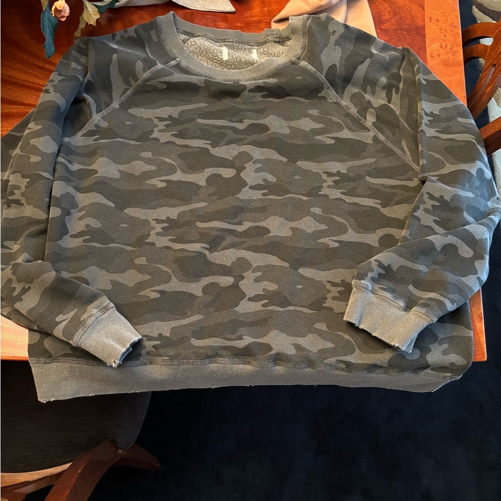 Boutique camo sweatshirt
